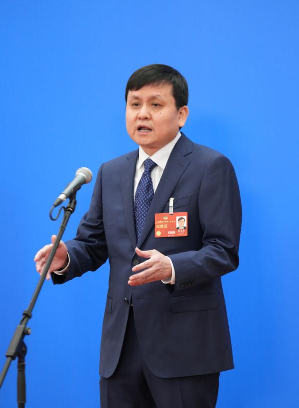 新冠还会再来吗？甲流感染怎么办？就医难题如何解？全国政协委员张文宏这样答