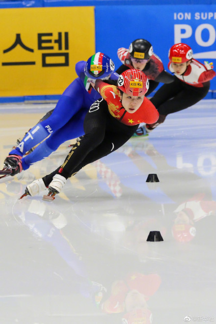 短道速滑世锦赛首日精彩瞬间