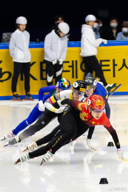 短道速滑世锦赛首日精彩瞬间