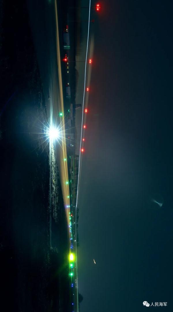 “检查好,可以起飞!”飞行学员夜航训练大片来了 “检查好,可以起飞!”飞行学员夜航训练大片来了