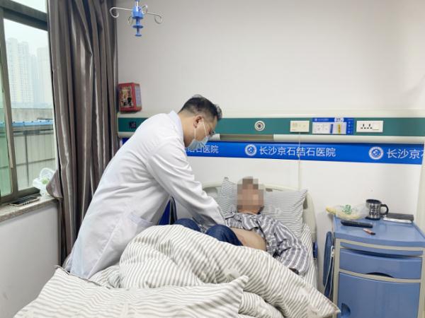 男子工作忙碌常误饭点,胆囊长出25颗“玉米粒”状结石 男子工作忙碌常误饭点,胆囊长出25颗“玉米粒”状结石