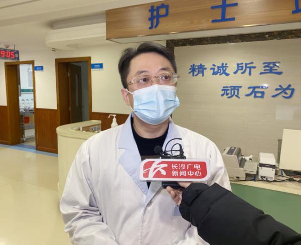 男子工作忙碌常误饭点,胆囊长出25颗“玉米粒”状结石 男子工作忙碌常误饭点,胆囊长出25颗“玉米粒”状结石