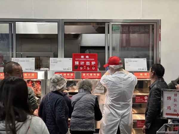 上海人又排队了！开市客浦东店今天迎客；“突发情况”也阻挡不了顾客买买买→