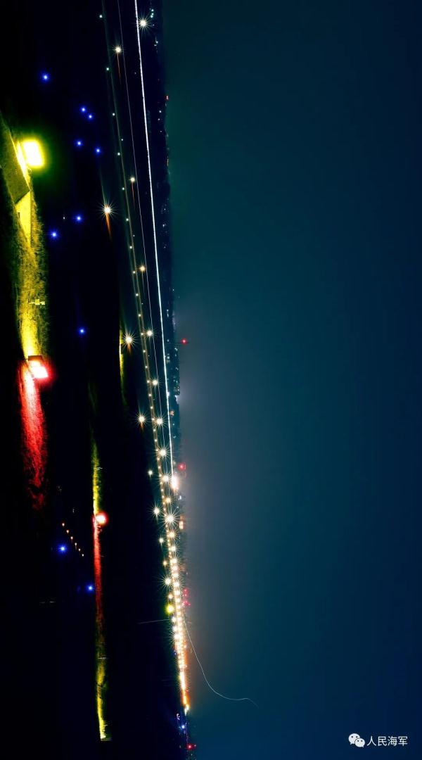 “检查好,可以起飞!”飞行学员夜航训练大片来了 “检查好,可以起飞!”飞行学员夜航训练大片来了