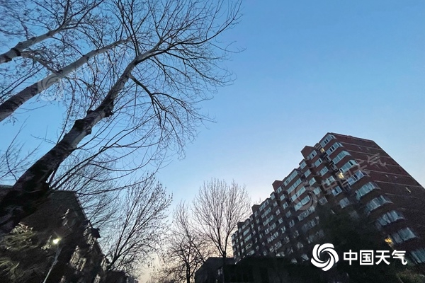 北京今天最高温26℃伴7级阵风 周末气温骤降最低温将重回冰点