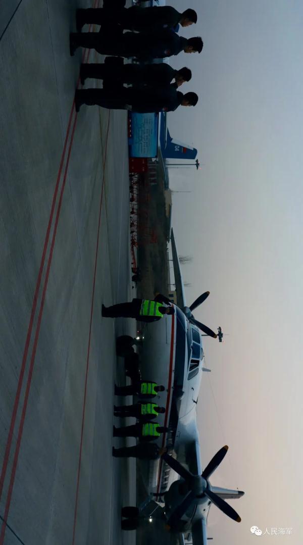 “检查好,可以起飞!”飞行学员夜航训练大片来了 “检查好,可以起飞!”飞行学员夜航训练大片来了