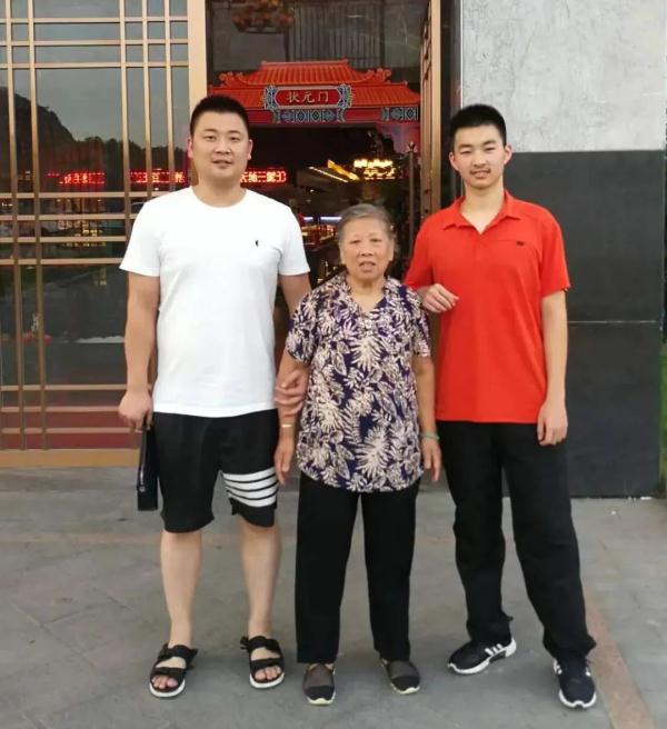 上清华的小弟也入伍了!浙江一家6兄弟接力参军 上清华的小弟也入伍了!浙江一家6兄弟接力参军