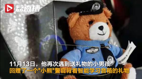 南京这名“微笑交警”又火了!网友:每天看见他都是充满热情! 南京这名“微笑交警”又火了!网友:每天看见他都是充满热情!