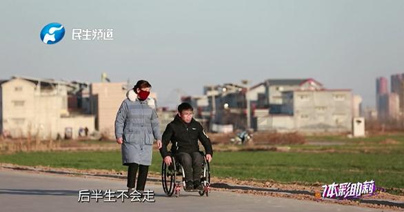 轮椅上的马拉松，他“跑”完了33场……