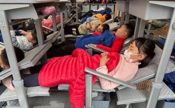 “趴睡变躺睡”！网友：强烈支持