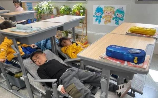 “趴睡变躺睡”！网友：强烈支持