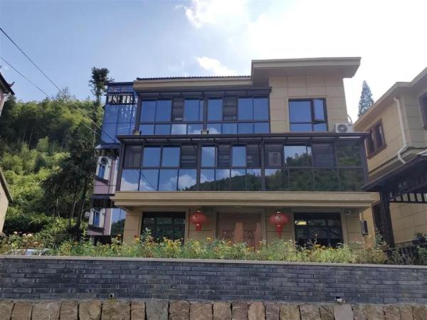 花200万元造别墅，杭州夫妻邀人“抱团养老”，每月租金1500元。民政部门发声→