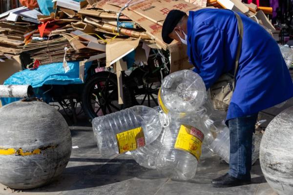 明明不缺钱，为什么总有人喜欢在家囤积垃圾？