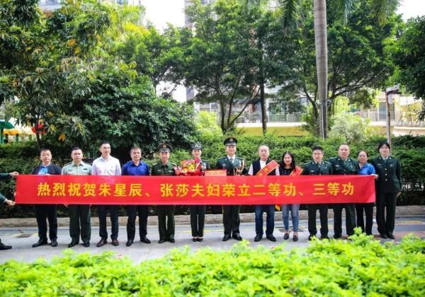 两栖+特战,恭喜这对军恋王炸组合双双立功,双囍临门! 两栖+特战,恭喜这对军恋王炸组合双双立功,双囍临门!