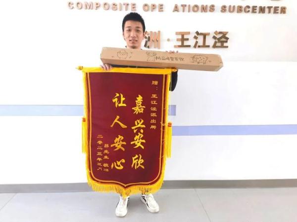 民警收到这个快递,引起围观! 民警收到这个快递,引起围观!