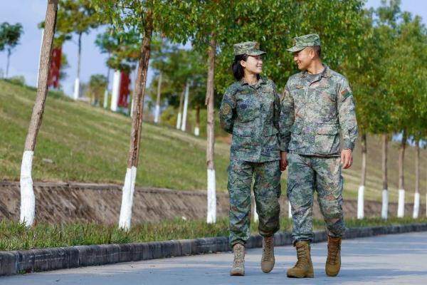 两栖+特战,恭喜这对军恋王炸组合双双立功,双囍临门! 两栖+特战,恭喜这对军恋王炸组合双双立功,双囍临门!