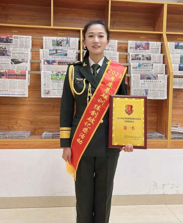 两栖+特战,恭喜这对军恋王炸组合双双立功,双囍临门! 两栖+特战,恭喜这对军恋王炸组合双双立功,双囍临门!