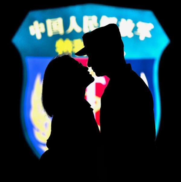 两栖+特战,恭喜这对军恋王炸组合双双立功,双囍临门! 两栖+特战,恭喜这对军恋王炸组合双双立功,双囍临门!