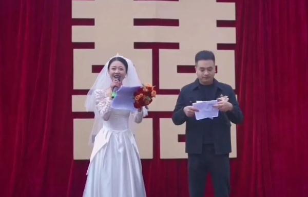 这个新娘火了!自己主持婚礼,花160元搭舞台,她说… 这个新娘火了!自己主持婚礼,花160元搭舞台,她说…
