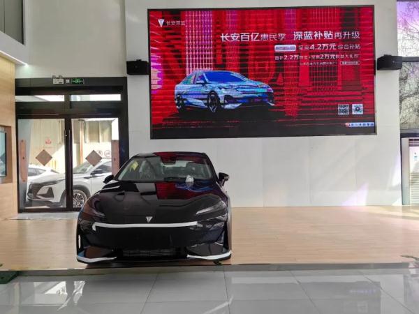 电话都被打爆了！实探车市“清仓式大促销”：13万买宝马，丰田买一赠一