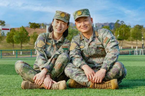 两栖+特战,恭喜这对军恋王炸组合双双立功,双囍临门! 两栖+特战,恭喜这对军恋王炸组合双双立功,双囍临门!