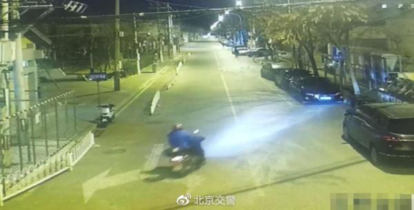 电动自行车撞人一跑了之 交警寻踪觅迹千里追逃