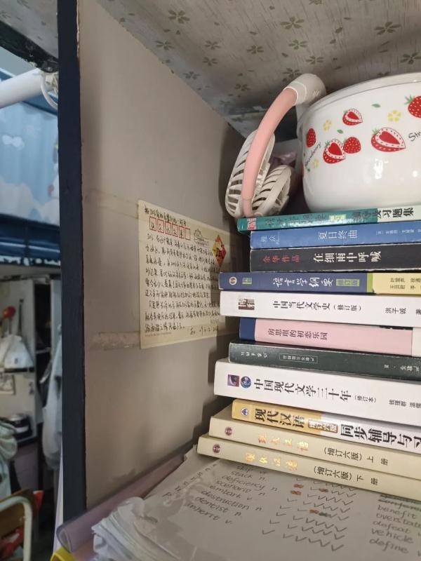 女生在宿舍里发现14年前学姐留的信，勾起网友“回忆杀”刷屏