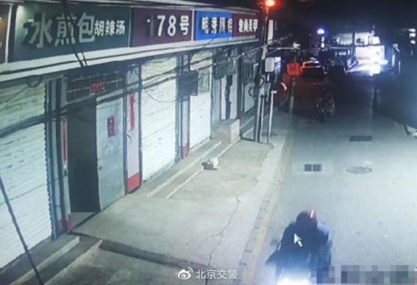 电动自行车撞人一跑了之 交警寻踪觅迹千里追逃