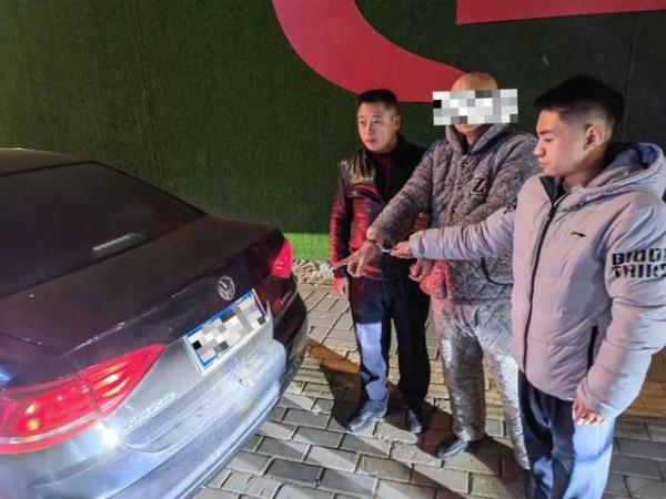 “笑气”不好笑 警方摧毁一“笑气”销售链条