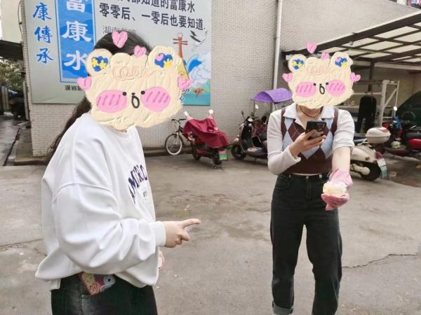 女生在宿舍里发现14年前学姐留的信，勾起网友“回忆杀”刷屏