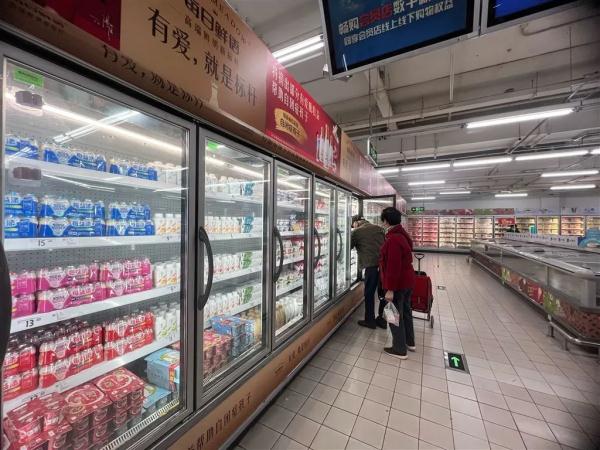 破关店传闻?沪上家乐福货架满了,但这类消费有限制→ 破关店传闻?沪上家乐福货架满了,但这类消费有限制→