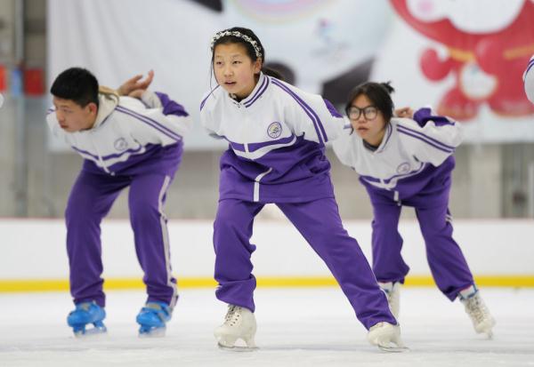 全民健身｜张家口：体验冰上乐趣