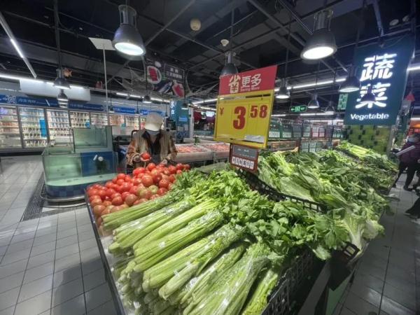 破关店传闻?沪上家乐福货架满了,但这类消费有限制→ 破关店传闻?沪上家乐福货架满了,但这类消费有限制→