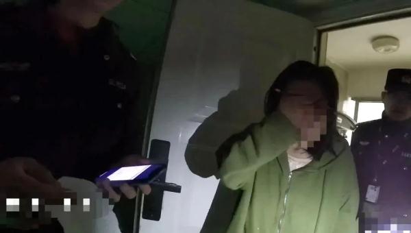 “多管闲事”的外卖小哥救了一条命!事后,他对记者提了个“要求” “多管闲事”的外卖小哥救了一条命!事后,他对记者提了个“要求”