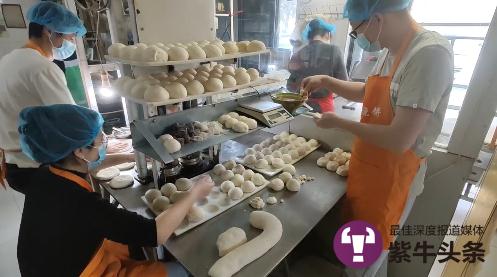 25岁本科女生月薪8000元入职烧饼店