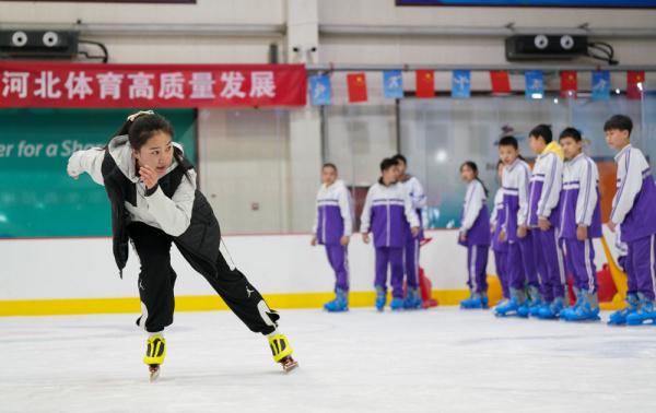 全民健身｜张家口：体验冰上乐趣