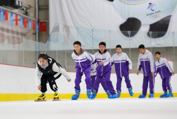 全民健身｜张家口：体验冰上乐趣