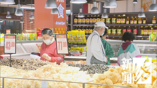 破关店传闻?沪上家乐福货架满了,但这类消费有限制→ 破关店传闻?沪上家乐福货架满了,但这类消费有限制→