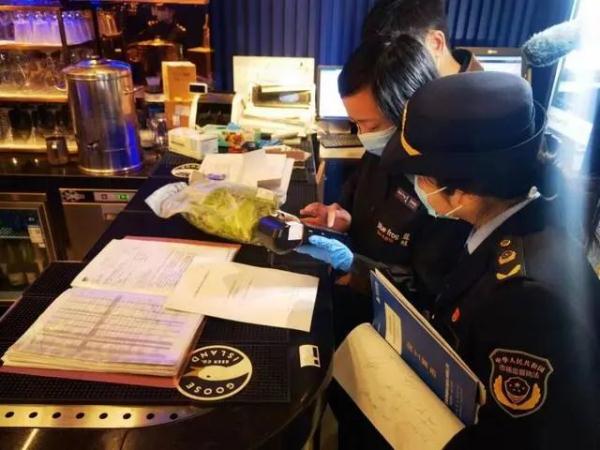 记者卧底蓝蛙曝光后厨！近百元的沙拉竟是这样的