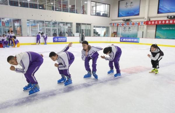 全民健身｜张家口：体验冰上乐趣