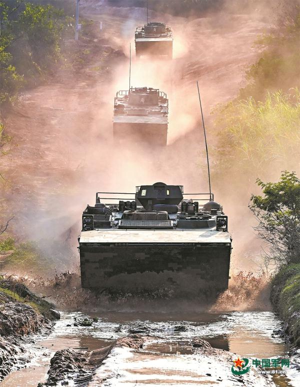 第73集团军某旅开展实弹射击演练