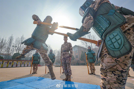 亮剑！刺杀对抗训练进行中