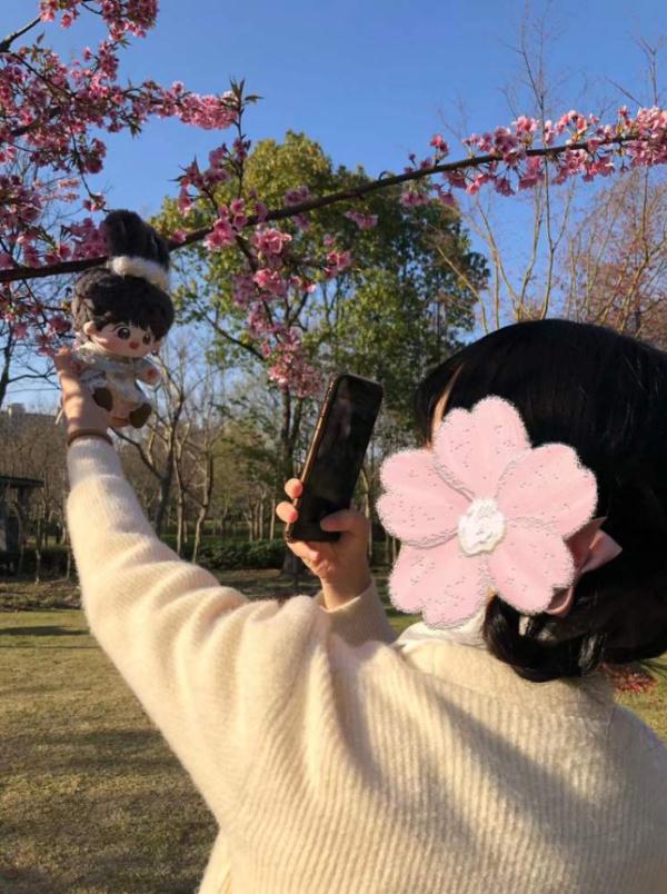 全网围观“丝巾阿姨”和“小姐姐”樱花树下抢机位?上海阿姨:我们尽量工作日来 全网围观“丝巾阿姨”和“小姐姐”樱花树下抢机位?上海阿姨:我们尽量工作日来