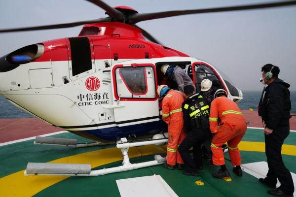 山东边检部门紧急救助外籍患病船员 山东边检部门紧急救助外籍患病船员