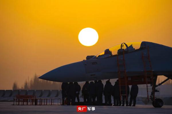 歼-16“鹰”击长空 歼-16“鹰”击长空