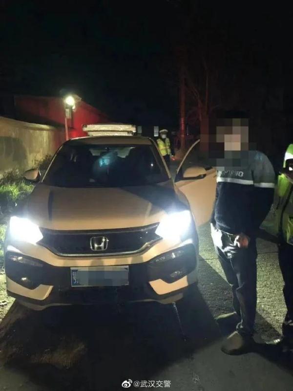 奇葩!司机5小时被逮两次,民警说:“怎么又是你!” 奇葩!司机5小时被逮两次,民警说:“怎么又是你!”