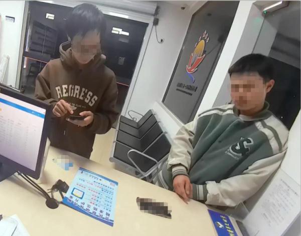 “诈骗电话”说我是逃犯！两男子到派出所报警，结果……
