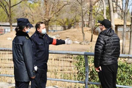 北京动物园公布举报电话 发现不文明行为可举报