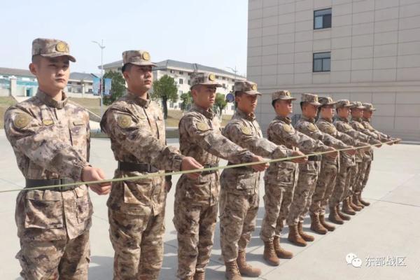 新兵班长，就位！