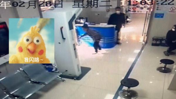 两公里的距离，民警“跟踪”了四个小时……